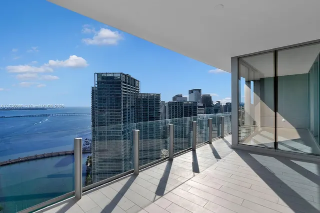 $5,250,000 | 300 Biscayne Blvd Way, Unit 4703, Miami, FL 33131