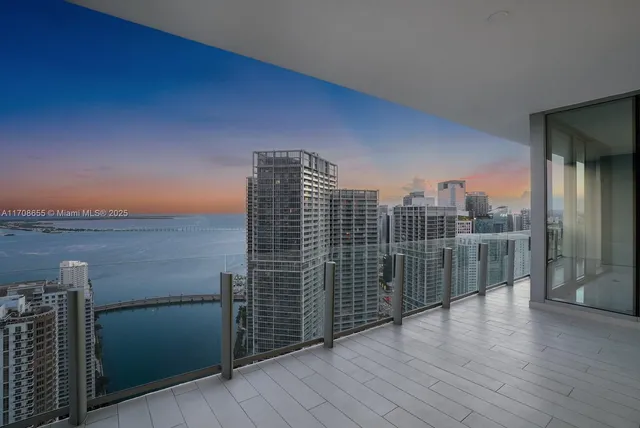 $5,250,000 | 300 Biscayne Blvd Way, Unit 4703, Miami, FL 33131