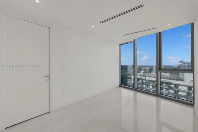 $5,250,000 | 300 Biscayne Blvd Way, Unit 4703, Miami, FL 33131