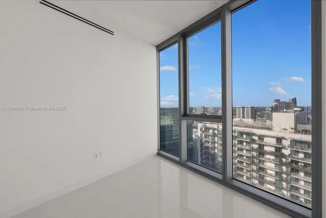 $5,250,000 | 300 Biscayne Blvd Way, Unit 4703, Miami, FL 33131