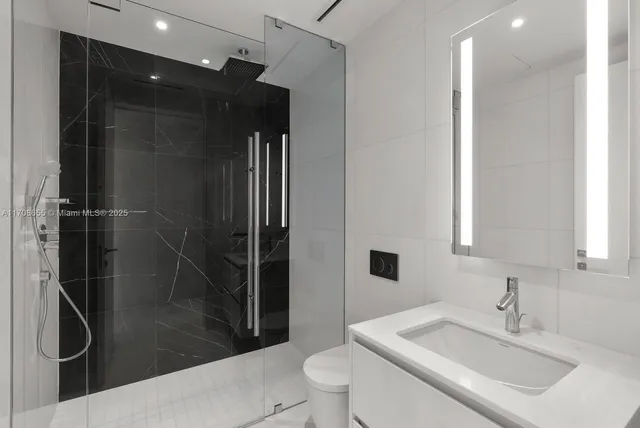 $5,250,000 | 300 Biscayne Blvd Way, Unit 4703, Miami, FL 33131