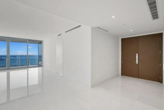 $5,250,000 | 300 Biscayne Blvd Way, Unit 4703, Miami, FL 33131