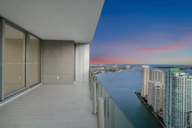 $5,250,000 | 300 Biscayne Blvd Way, Unit 4703, Miami, FL 33131