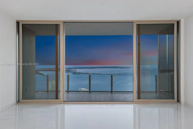 $5,250,000 | 300 Biscayne Blvd Way, Unit 4703, Miami, FL 33131