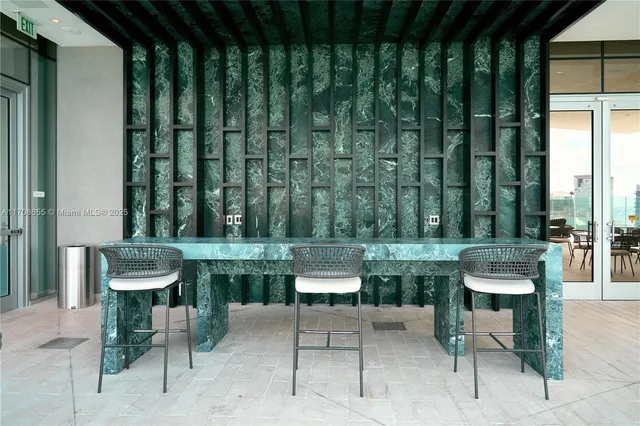 $5,250,000 | 300 Biscayne Blvd Way, Unit 4703, Miami, FL 33131