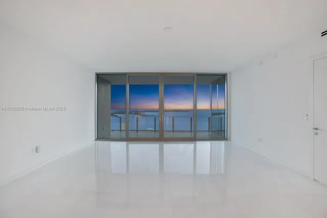 $5,250,000 | 300 Biscayne Blvd Way, Unit 4703, Miami, FL 33131