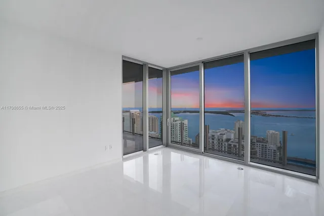 $5,250,000 | 300 Biscayne Blvd Way, Unit 4703, Miami, FL 33131