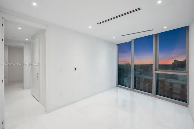 $5,250,000 | 300 Biscayne Blvd Way, Unit 4703, Miami, FL 33131