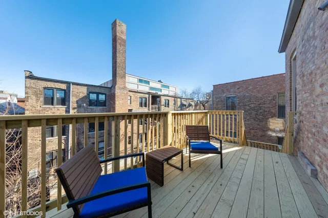 $749,000 | 2849 North Burling Street, Unit 3, Chicago, IL 60657