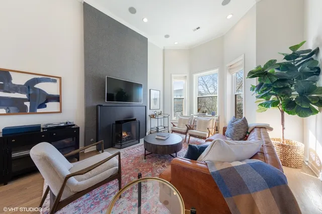 $749,000 | 2849 North Burling Street, Unit 3, Chicago, IL 60657