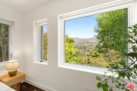 $3,995,000 | 2700 Glendower Avenue, Los Angeles, CA 90027