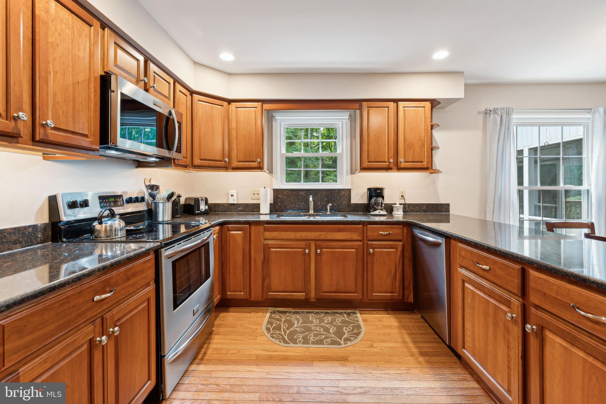 125 Grassy Lake Road Shamong, NJ 08088 - Photo 6 of 24 All stainless appliances