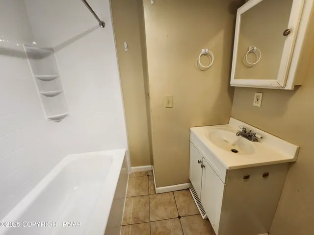 $1,650 | 166 Lenox Avenue, East Stroudsburg, PA 18301