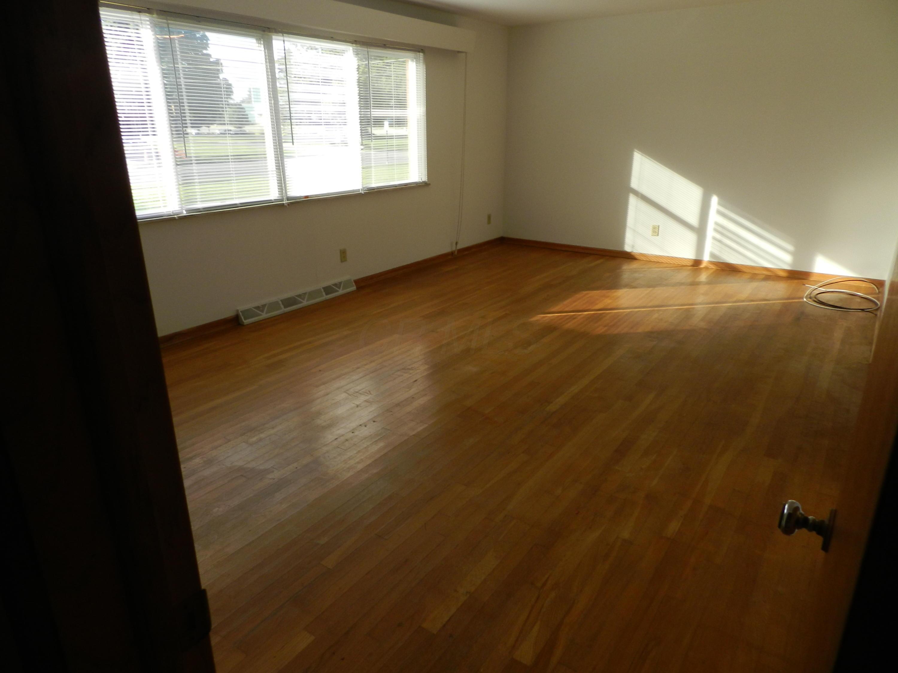 3279 Tremont Road Columbus, OH 43221 - Photo 2 of 5