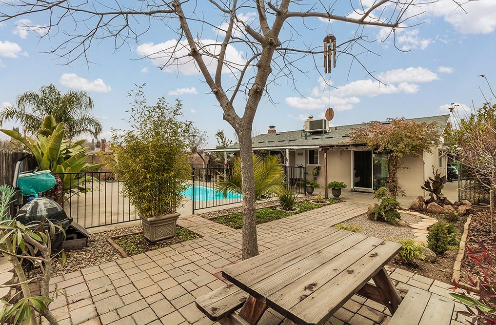 3012 Stanford Avenue Clovis, CA 93611 - Photo 32 of 41 a view of a patio with table and chairs and potted plants