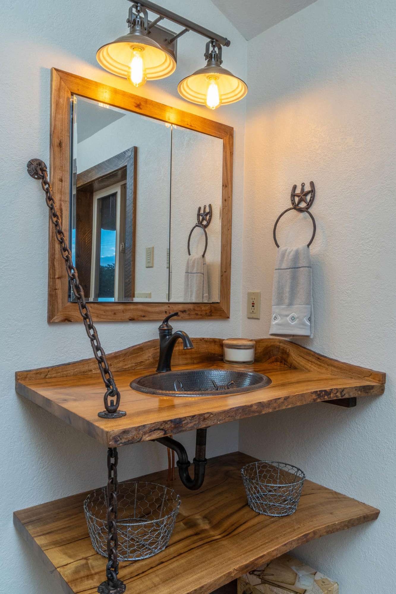 62600 Dodds Road Bend, OR 97701 - Photo 22 of 43 Residence-Bath-Oregon-Dodds-Road