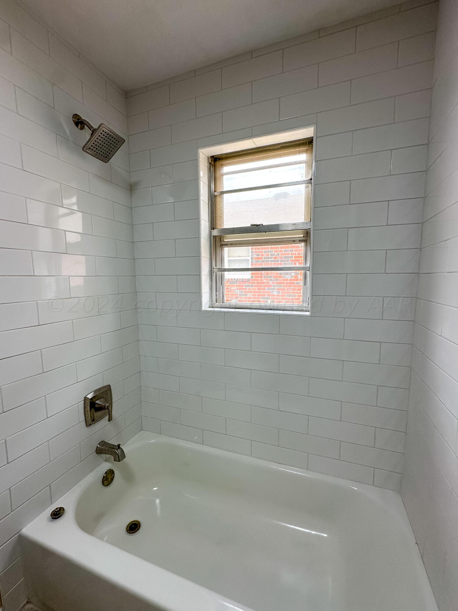 1103 Madison Street Borger, TX 79007 - Photo 11 of 16 a bathroom with a bathtub