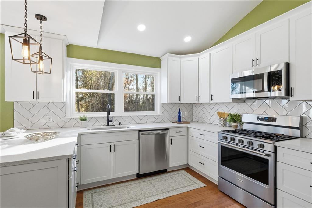 3562 Huntertown Road Allison Park, PA 15101 - Photo 22 of 49 GORGEOUS HERRINGBONE BACKSPLASH ~ TASTEFUL PENDANT LIGHTS OVER THE PENINSULA ISLAND CREATE THE PERFECT SPOT FOR MORNING COFFEE OR HOMEWORK.