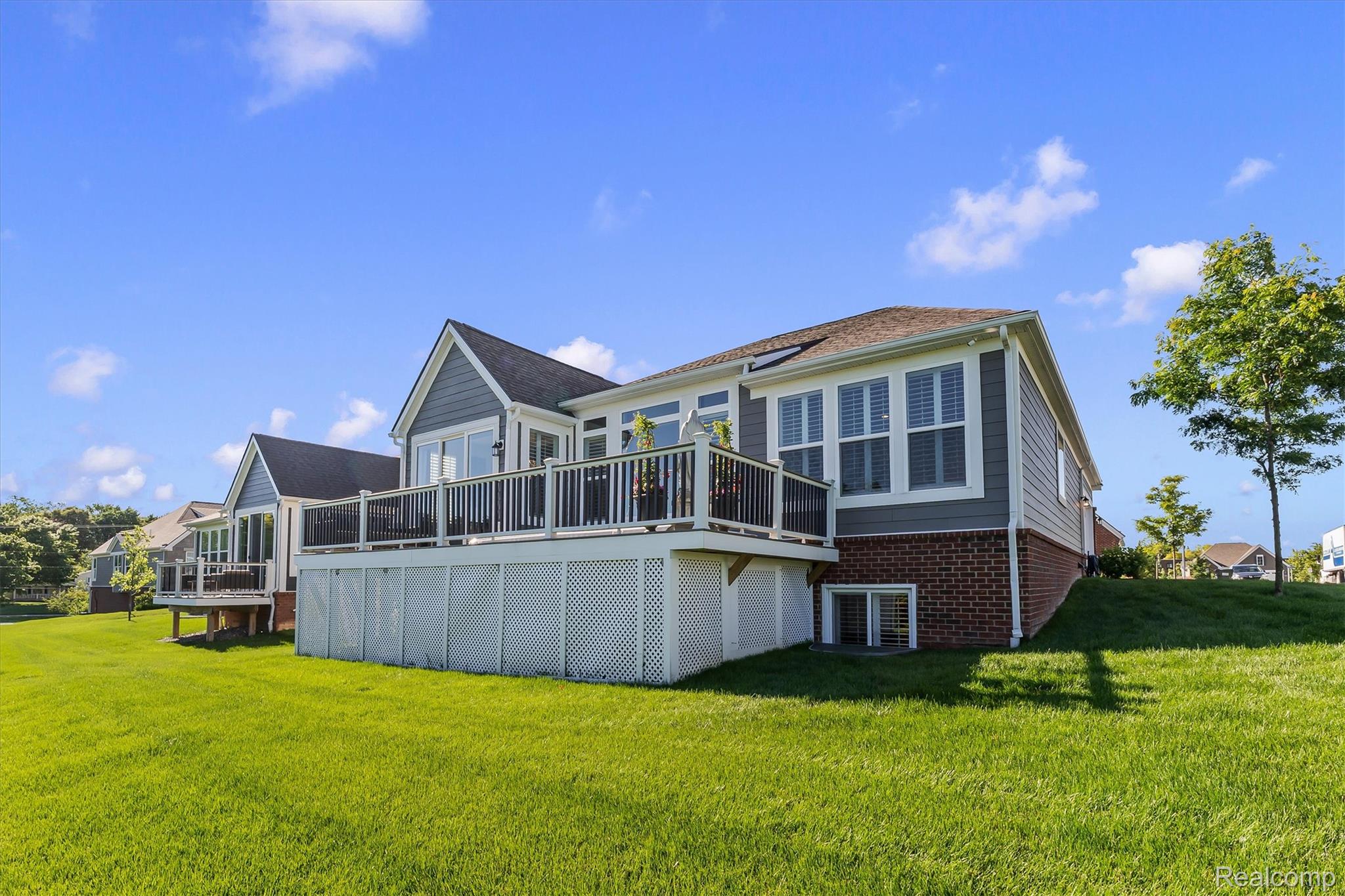 2554 Middleton Street Rochester, MI 48309 - Photo 36 of 38 Rear exterior featuring a spacious elevated deck with white railings and black balusters