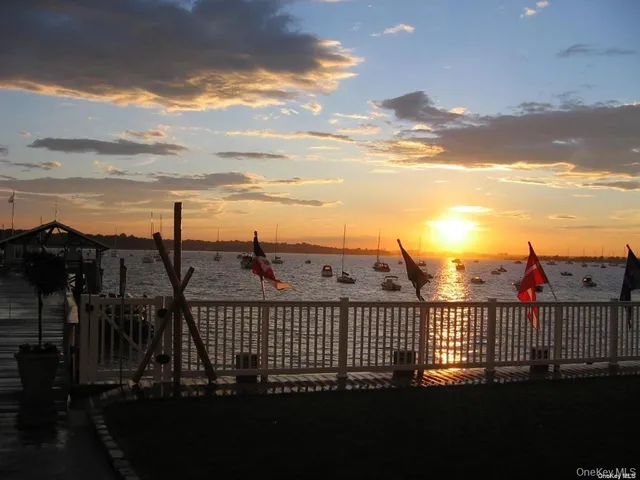 a picture of a wall with a white wall