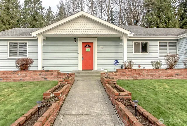 a front view of house with yard
