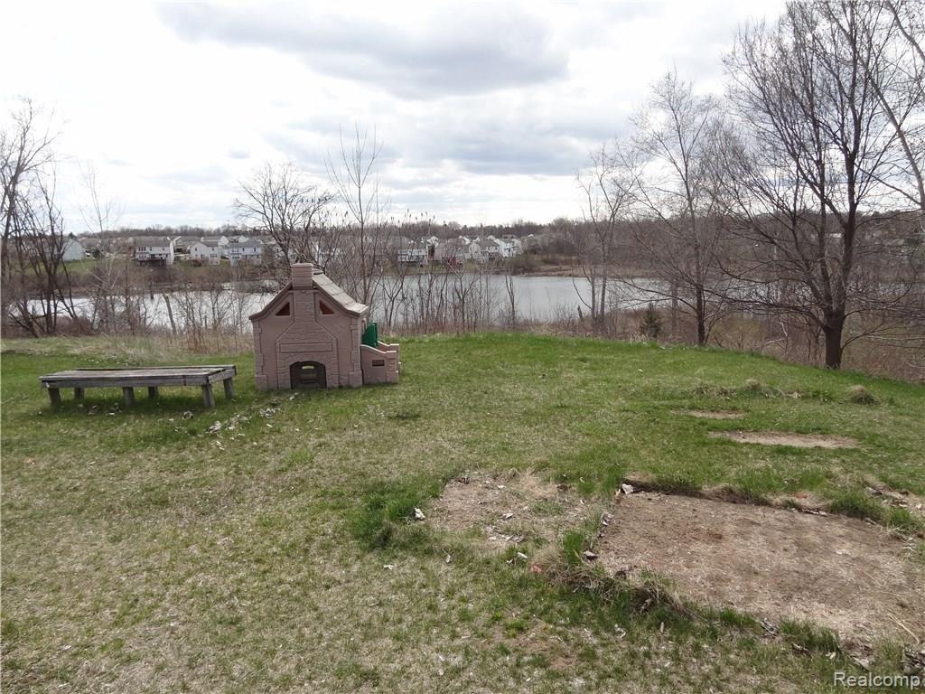 874 Collier Road Pontiac, MI 48340 - Photo 3 of 26