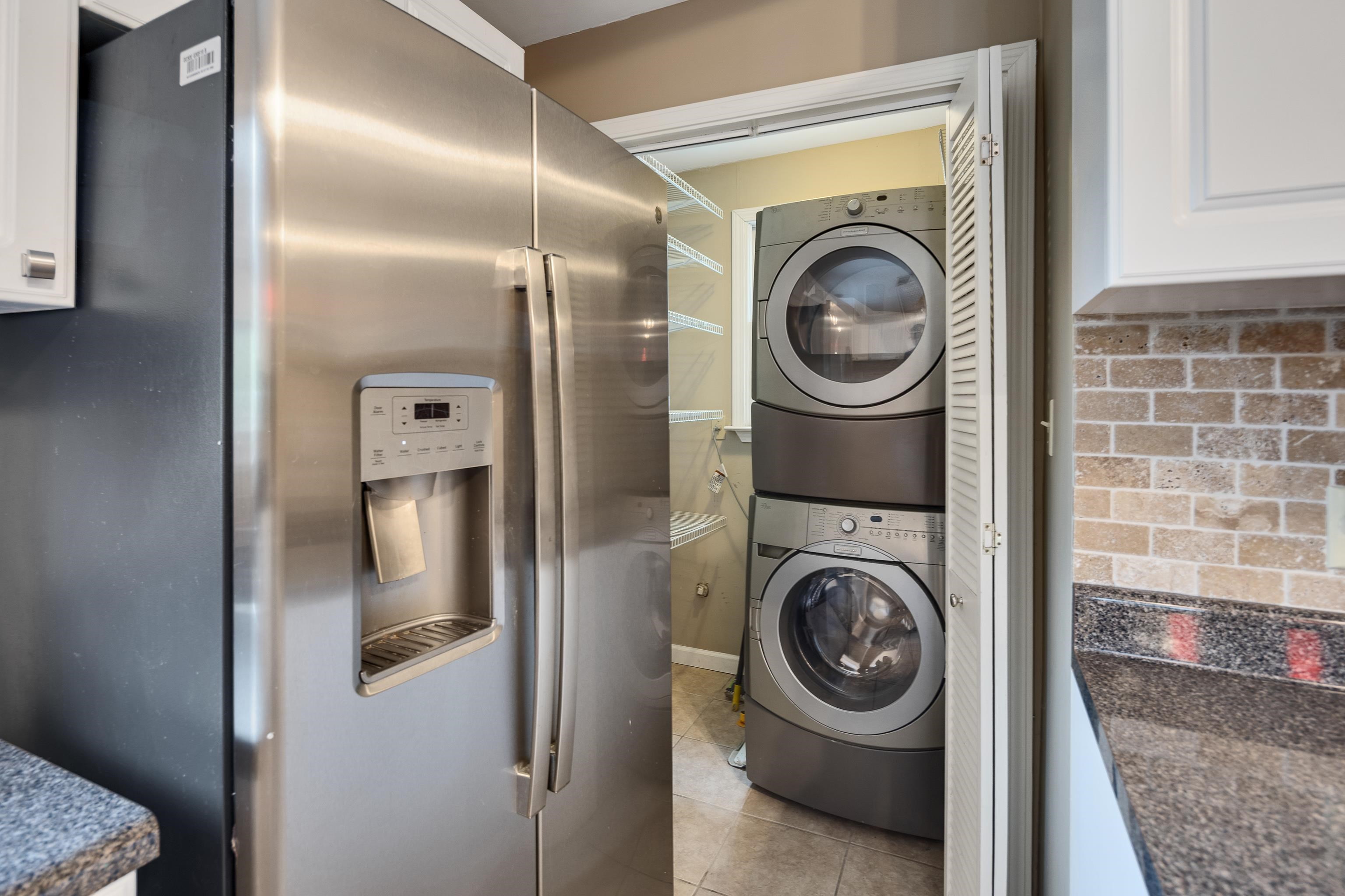 1003 New York Street Memphis, TN 38104 - Photo 18 of 40 a utility room with washer and dryer