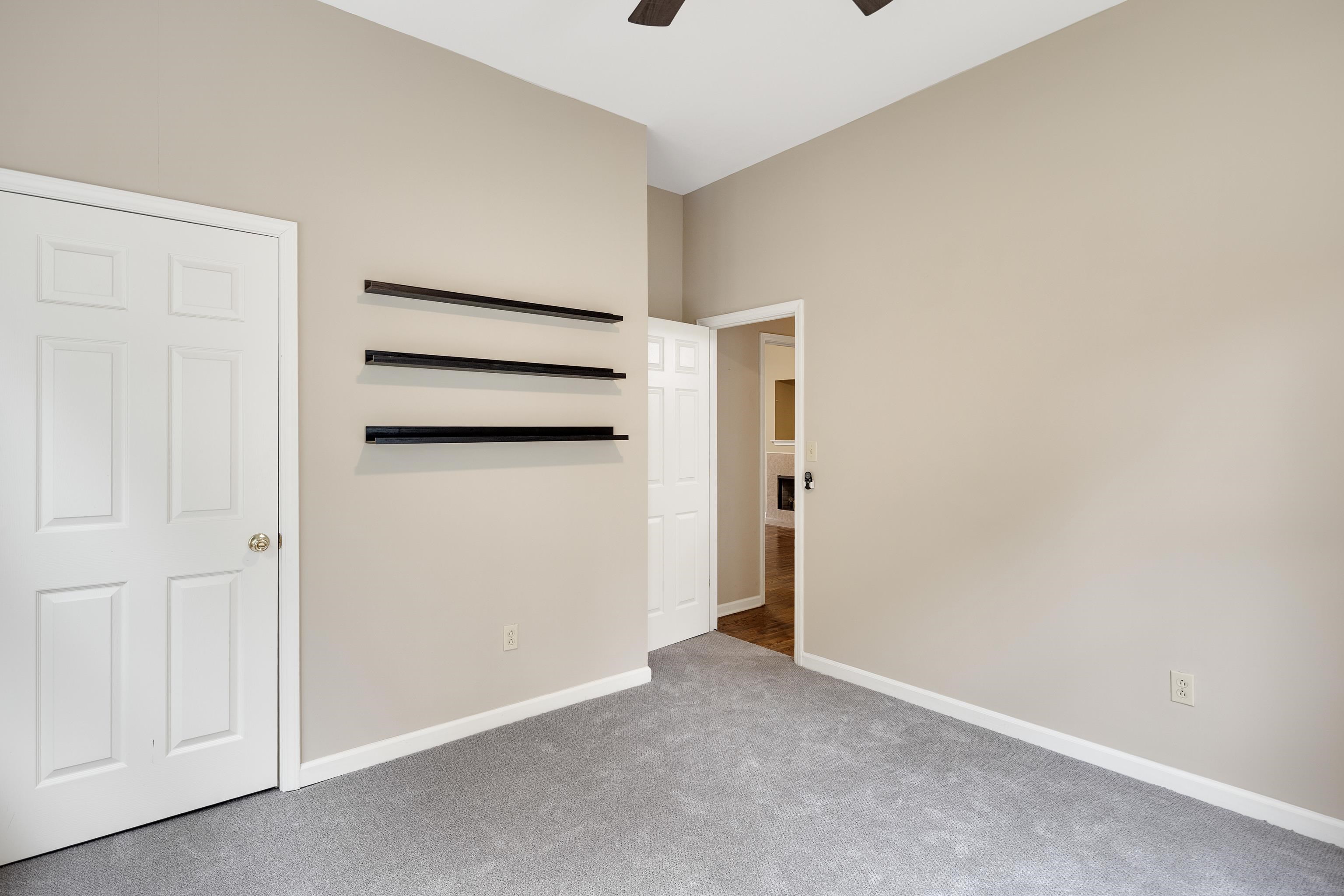 1003 New York Street Memphis, TN 38104 - Photo 23 of 40 a view of an empty walk in closet