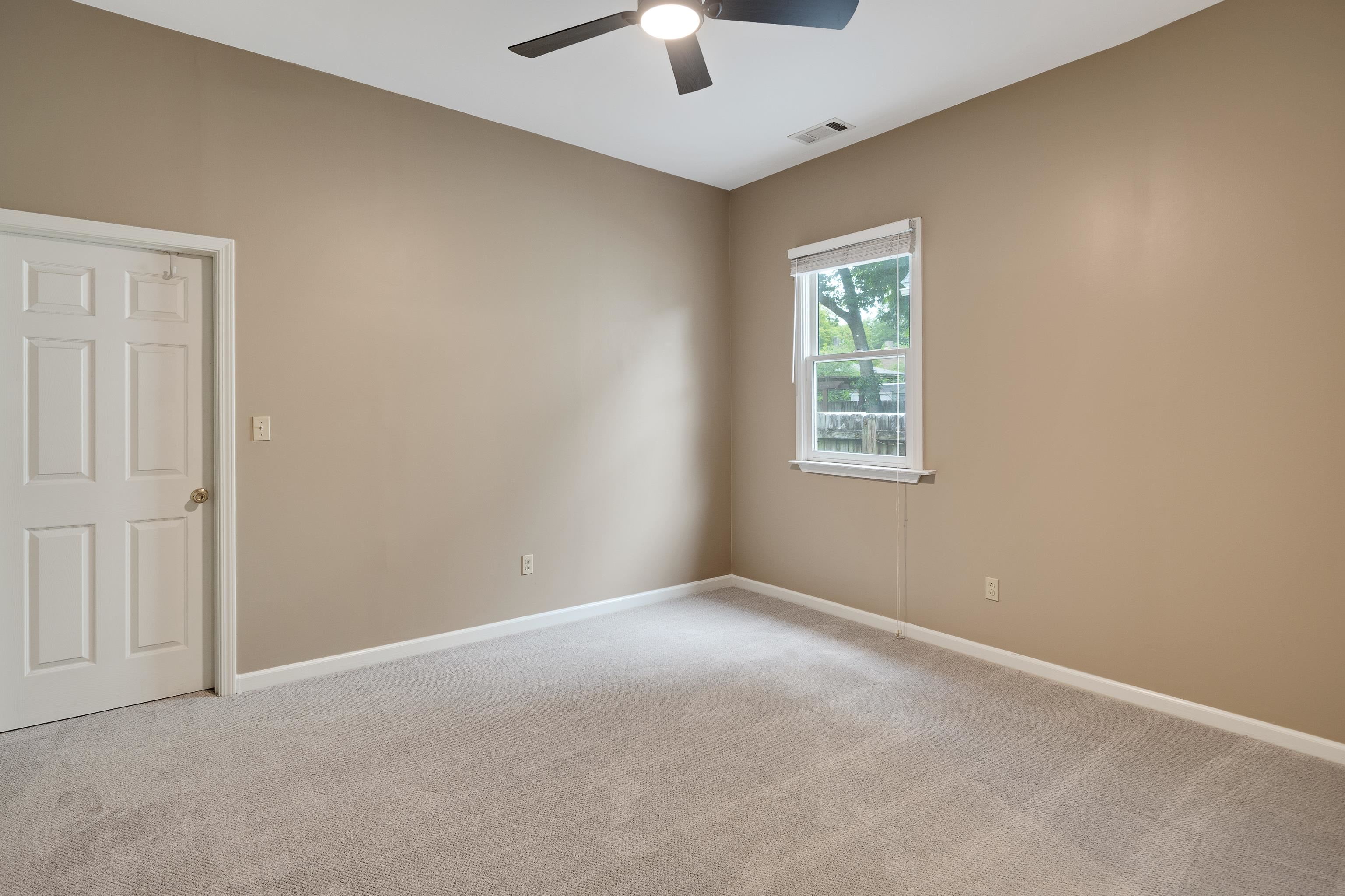 1003 New York Street Memphis, TN 38104 - Photo 25 of 40 a view of an empty room with a window