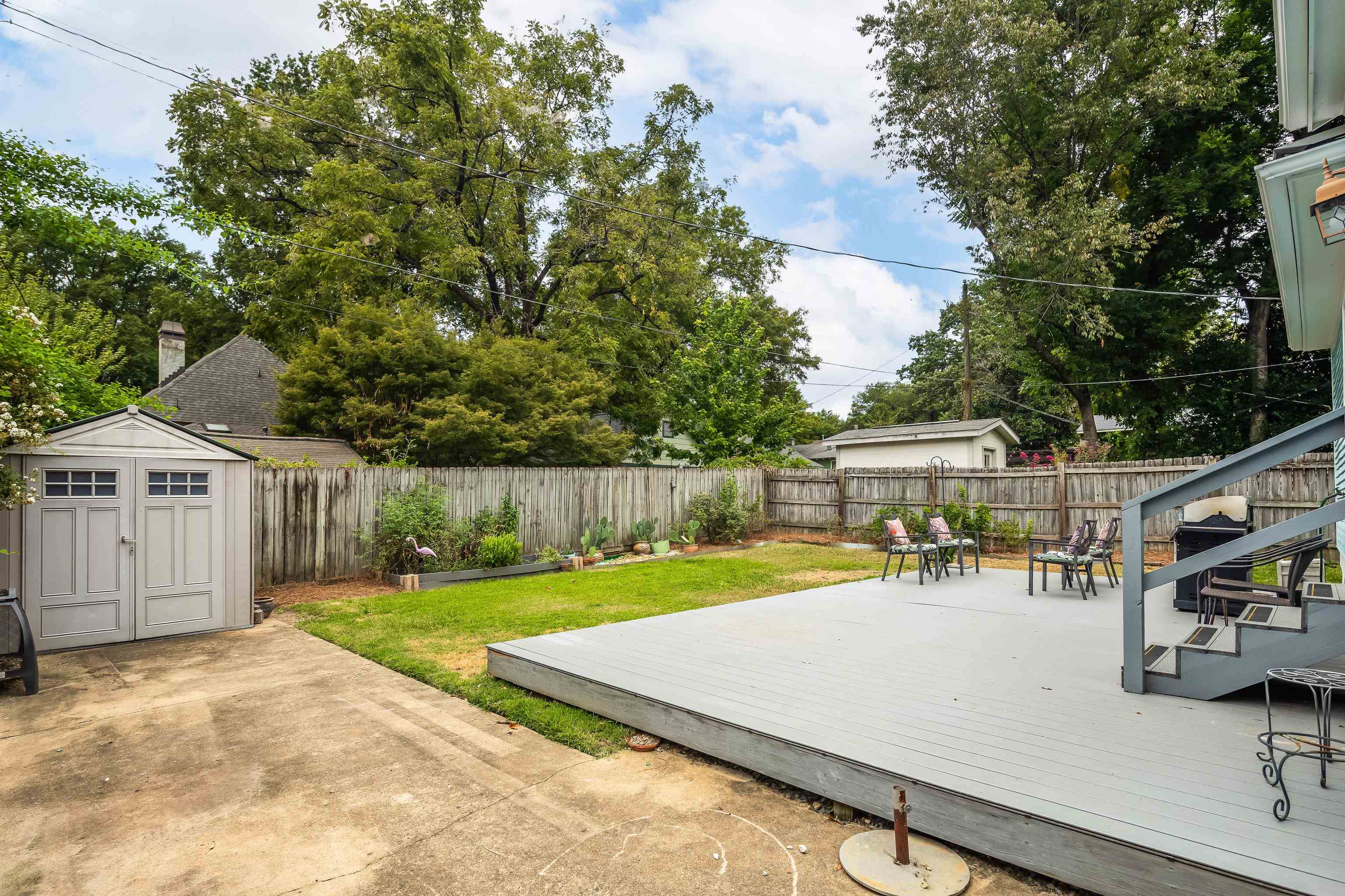 1003 New York Street Memphis, TN 38104 - Photo 30 of 40 a view of a house with backyard and sitting area