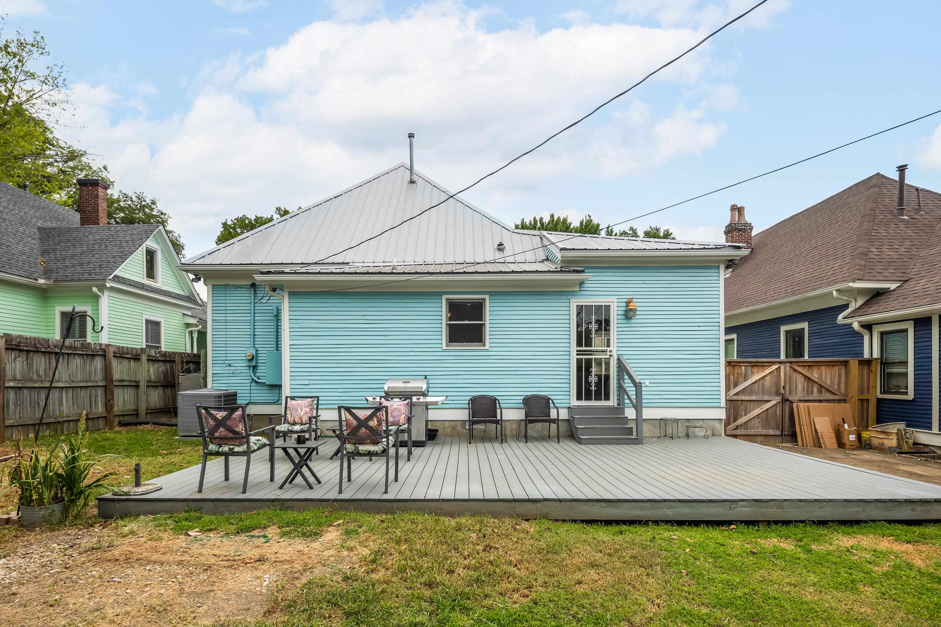 1003 New York Street Memphis, TN 38104 - Photo 33 of 40 a view of a house with swimming pool and sitting area