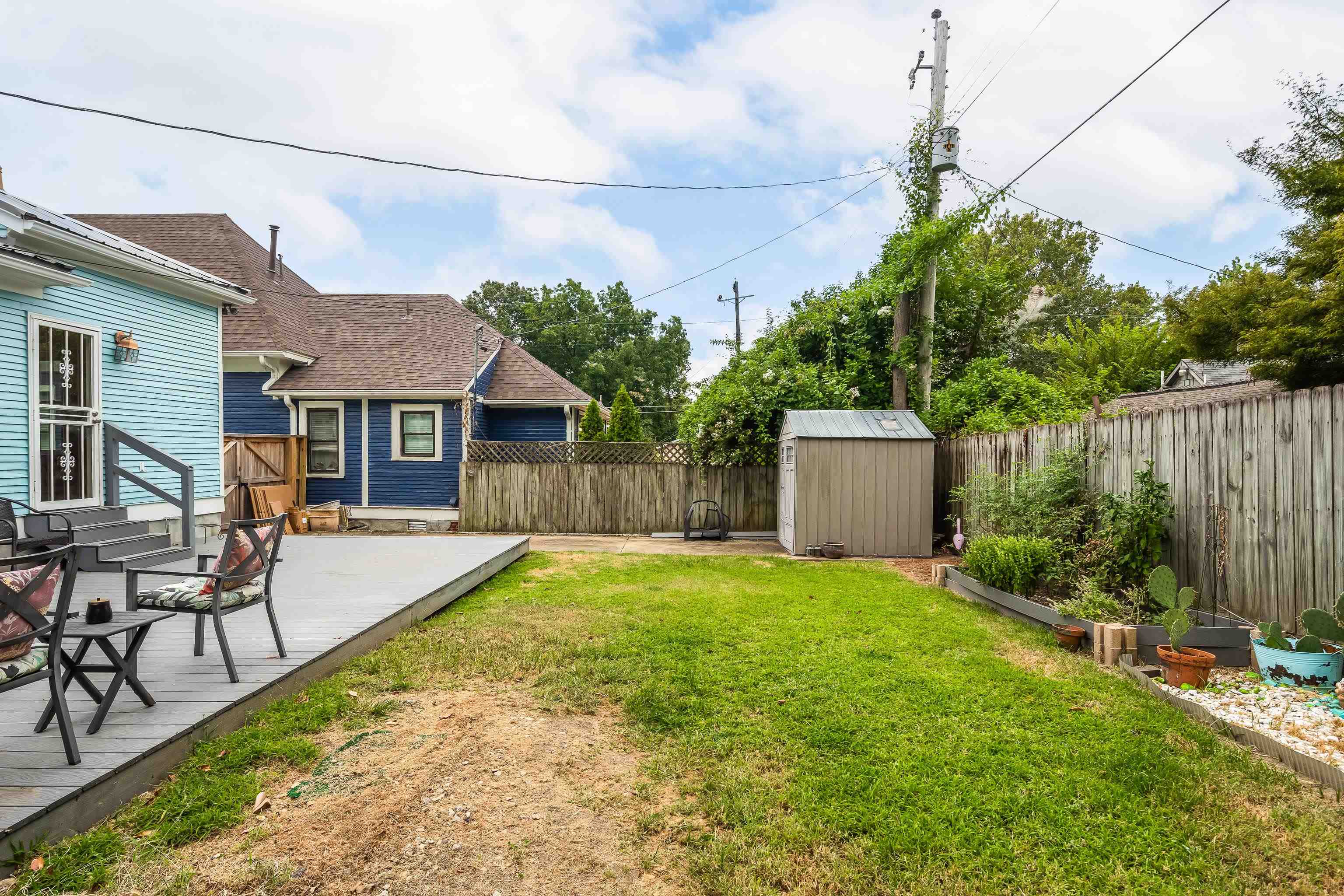 1003 New York Street Memphis, TN 38104 - Photo 35 of 40 a house view with a garden space