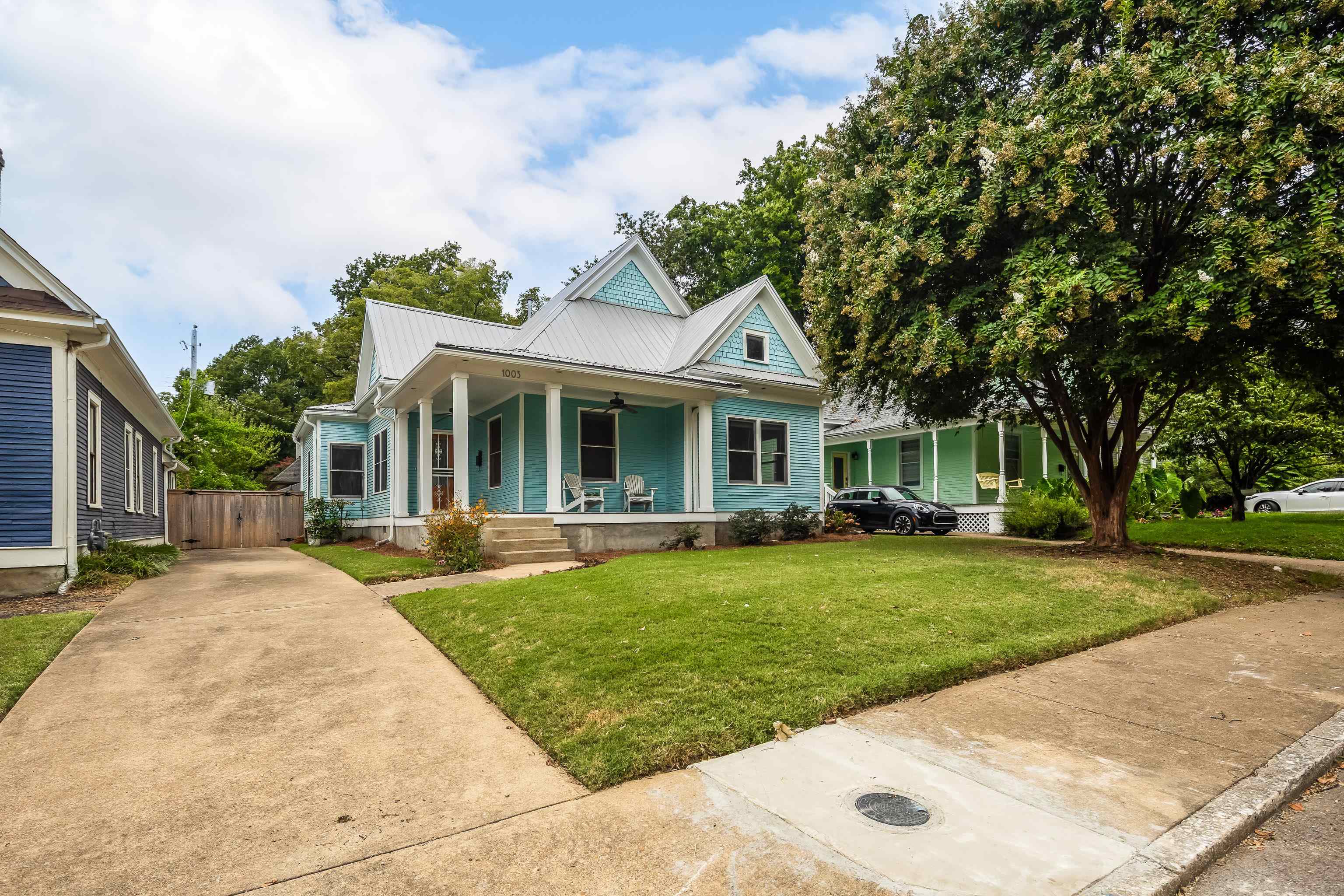 1003 New York Street Memphis, TN 38104 - Photo 38 of 40 front view of a house with a patio