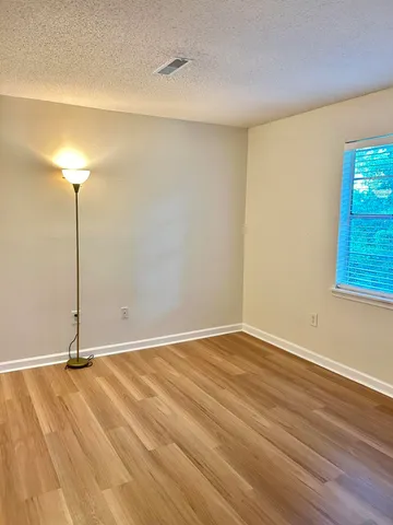 $1,950 | 415 Parkdale Drive, Unit 16E, Charleston, SC 29414