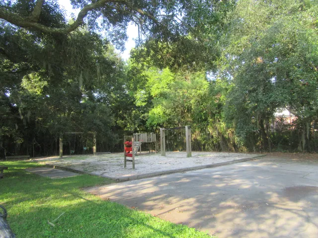 $1,950 | 415 Parkdale Drive, Unit 16E, Charleston, SC 29414