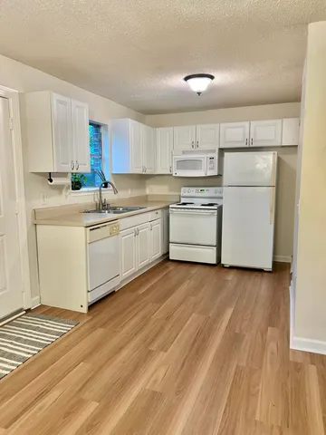 $1,950 | 415 Parkdale Drive, Unit 16E, Charleston, SC 29414