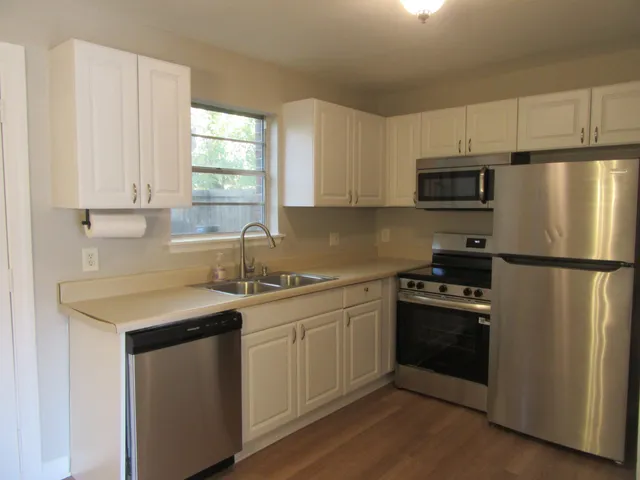 $1,950 | 415 Parkdale Drive, Unit 16E, Charleston, SC 29414