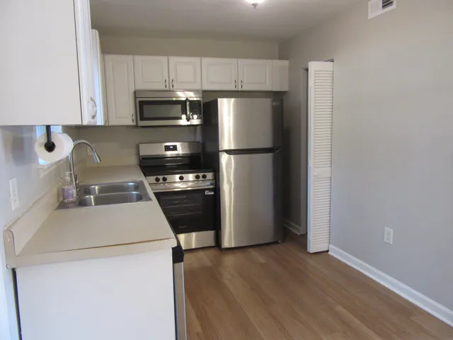 $1,950 | 415 Parkdale Drive, Unit 16E, Charleston, SC 29414