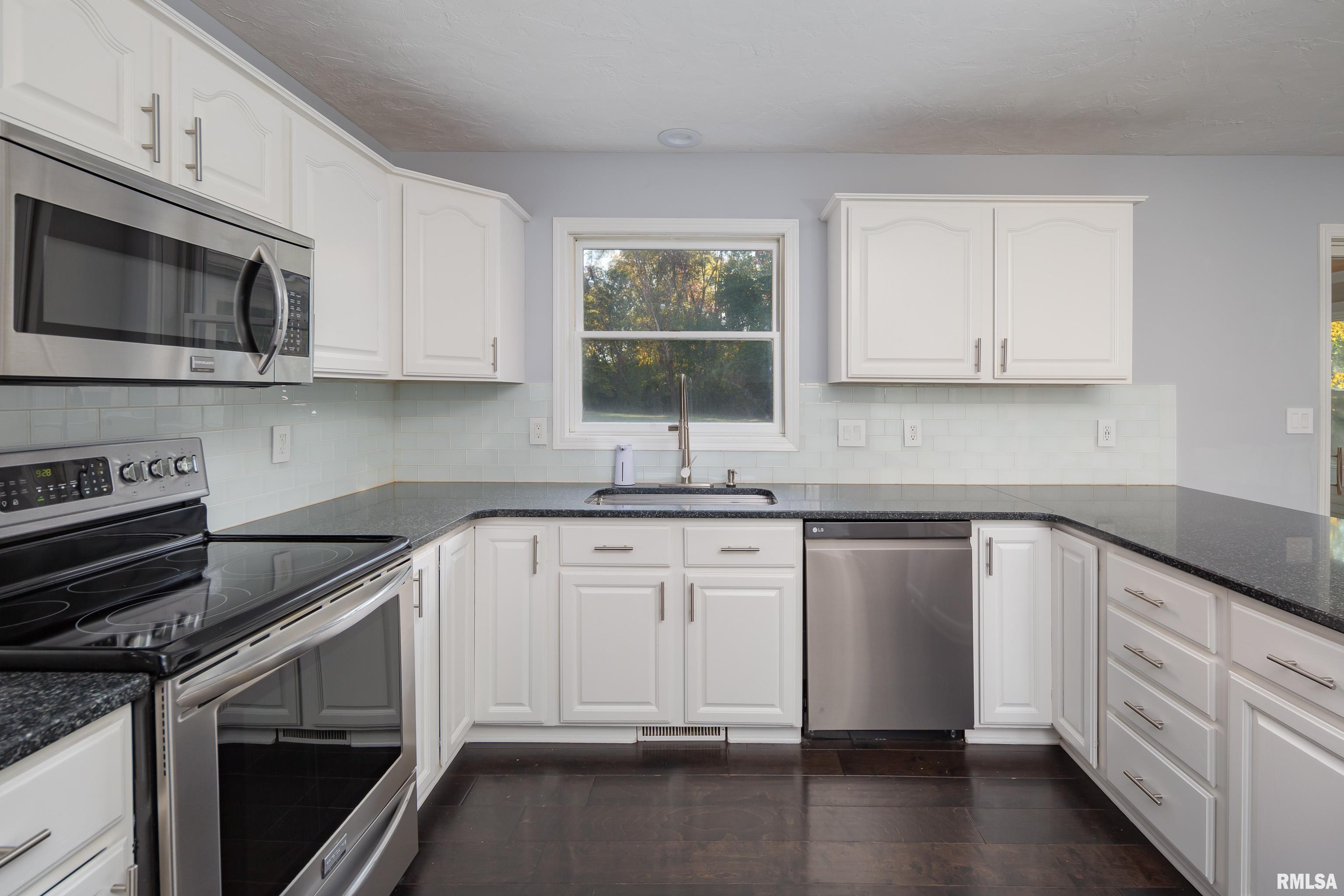 26 Timber Ridge Drive Coal Valley, IL 61240 - Photo 7 of 54