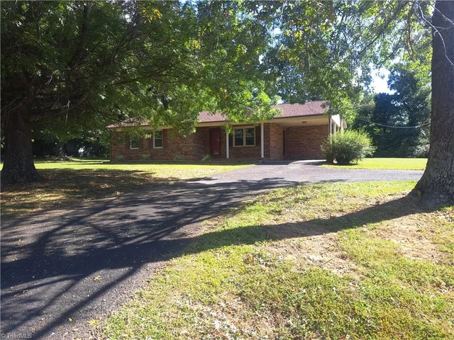 $225,000 | 944 Doe Run Road, Ararat, VA 24053