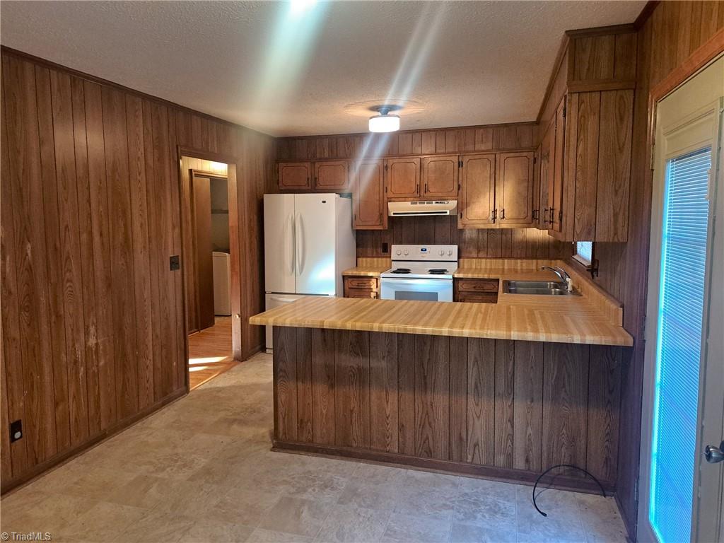 944 Doe Run Road Ararat, VA 24053 - Photo 11 of 24