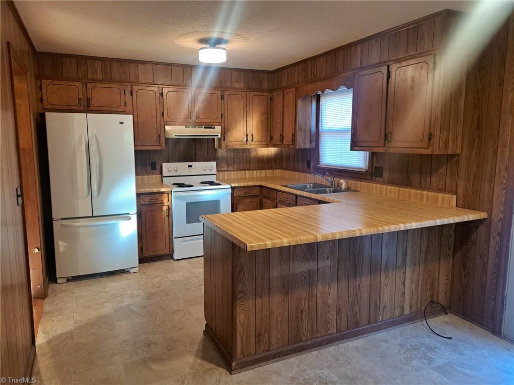 944 Doe Run Road Ararat, VA 24053 - Photo 12 of 24