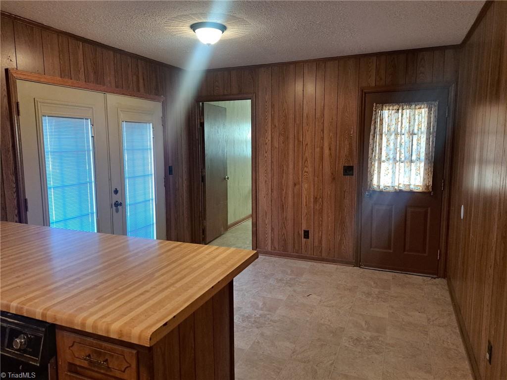 944 Doe Run Road Ararat, VA 24053 - Photo 13 of 24