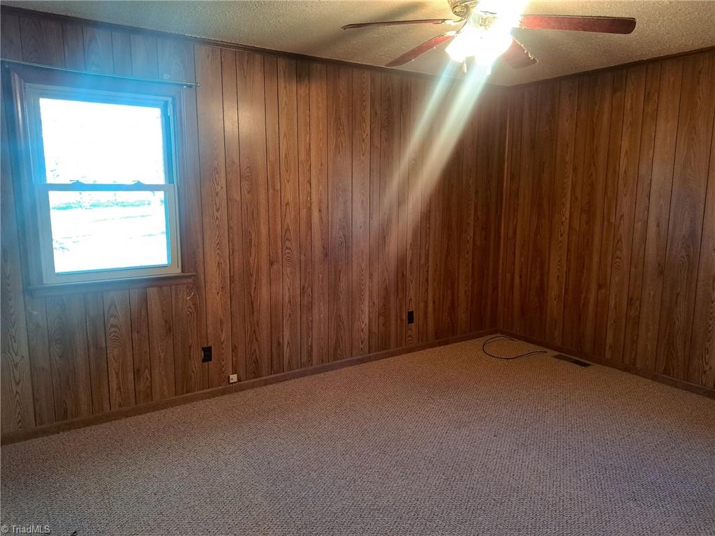 944 Doe Run Road Ararat, VA 24053 - Photo 14 of 24