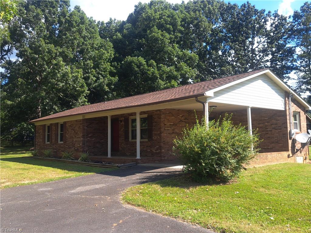 944 Doe Run Road Ararat, VA 24053 - Photo 2 of 24