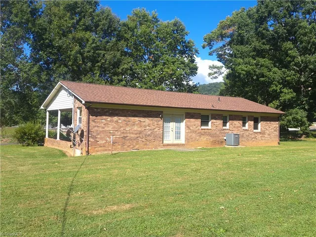 $225,000 | 944 Doe Run Road, Ararat, VA 24053