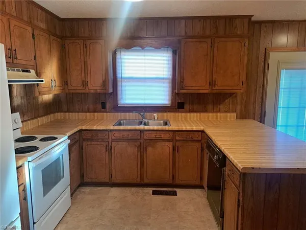 $225,000 | 944 Doe Run Road, Ararat, VA 24053
