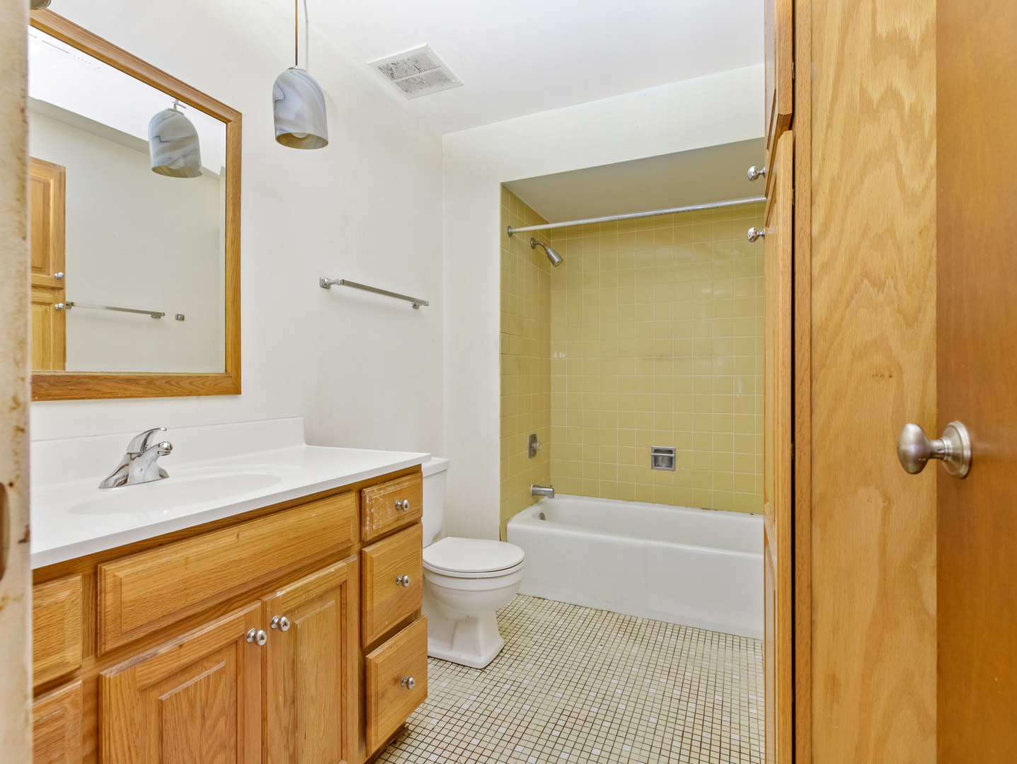 709 79th Street, Unit 404 Darien, IL 60561 - Photo 11 of 15