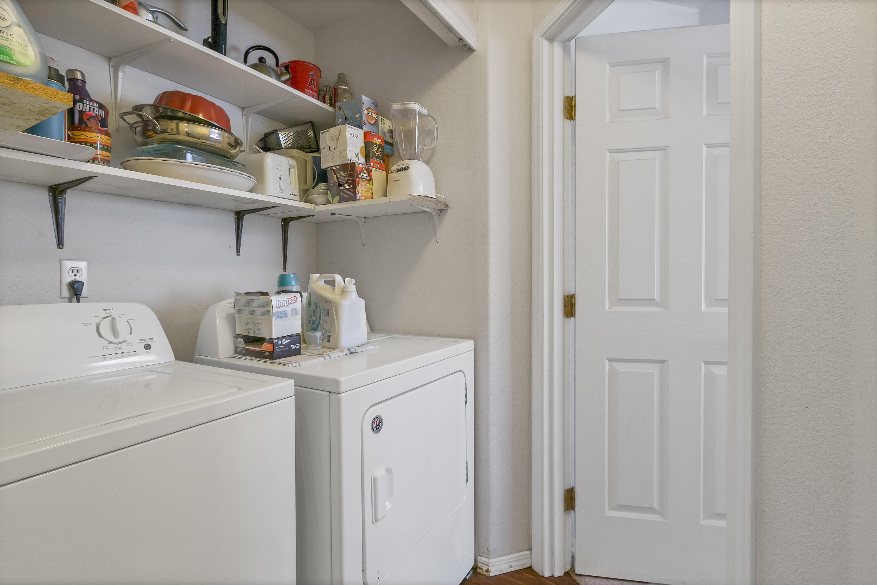 20782 Gallop Road Bend, OR 97701 - Photo 26 of 27 Laundry space in the hallway.