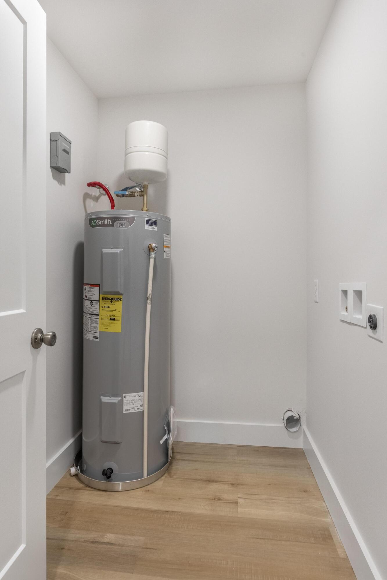 7455 Moses Road Hixson, TN 37343 - Photo 15 of 34 Laundry Room